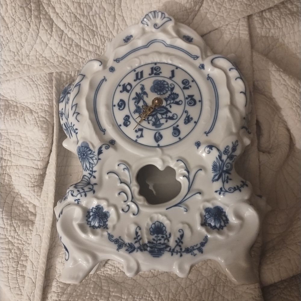 Mantel clock